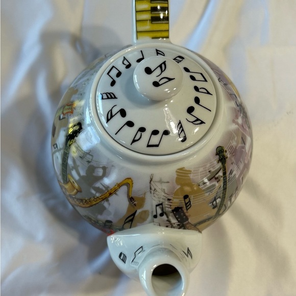 Cardew Design Musical Notes Ceramic Teapot - Picture 6 of 13
